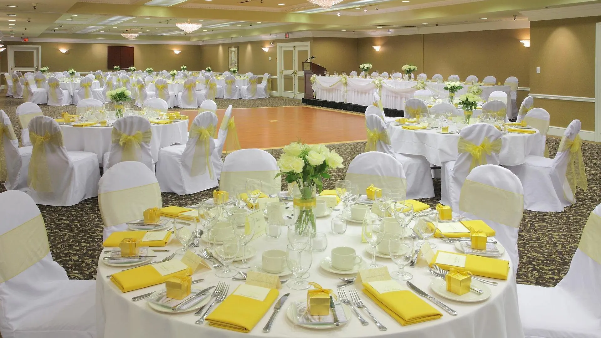 Harbour Towers Hotel & Suites Виктория
