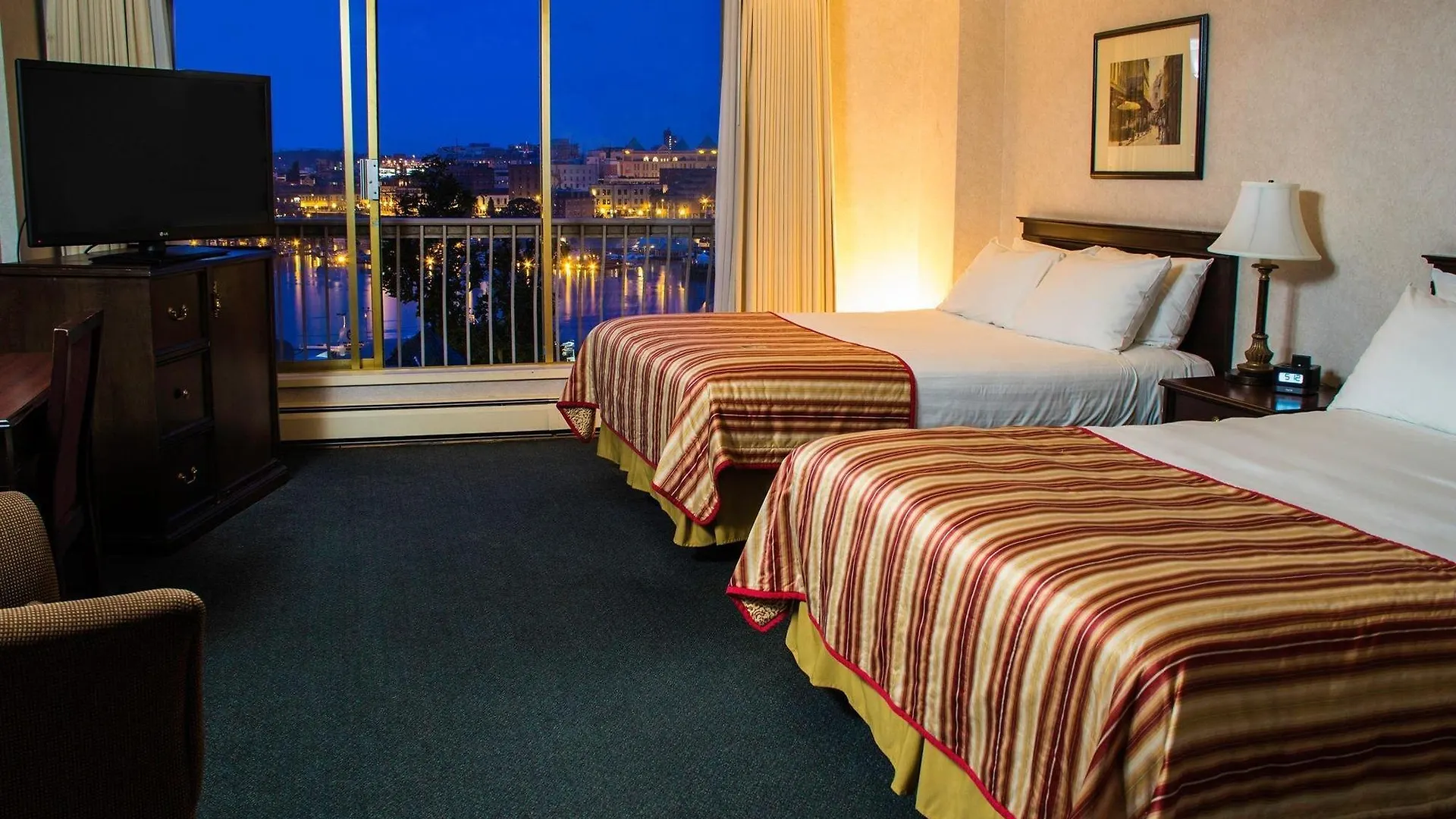 Harbour Towers Hotel & Suites Виктория