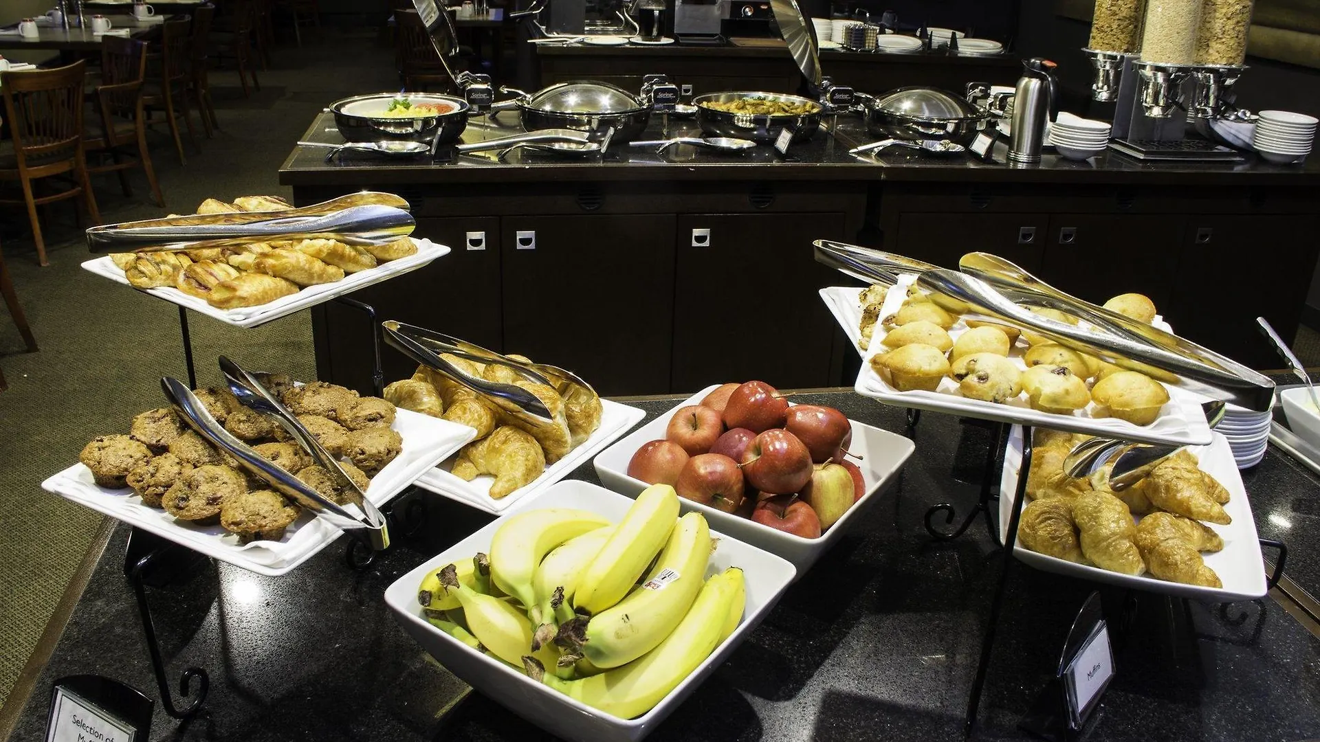 Harbour Towers Hotel & Suites Виктория 3*,  Канада