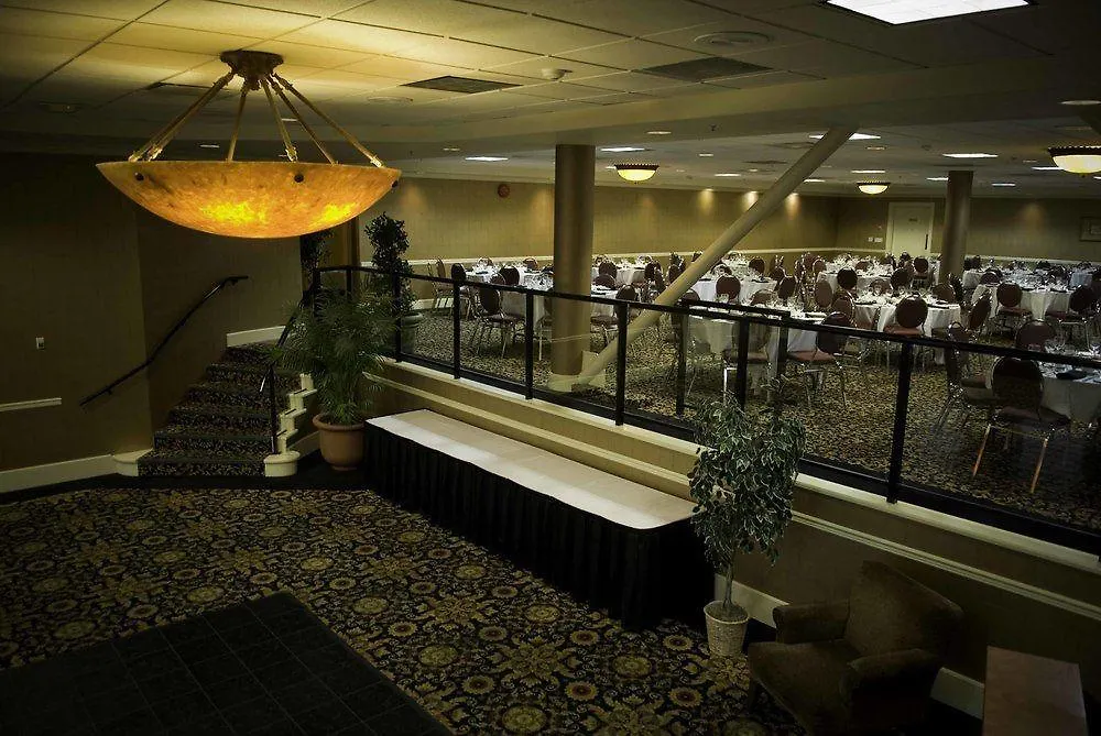 Harbour Towers Hotel & Suites Виктория