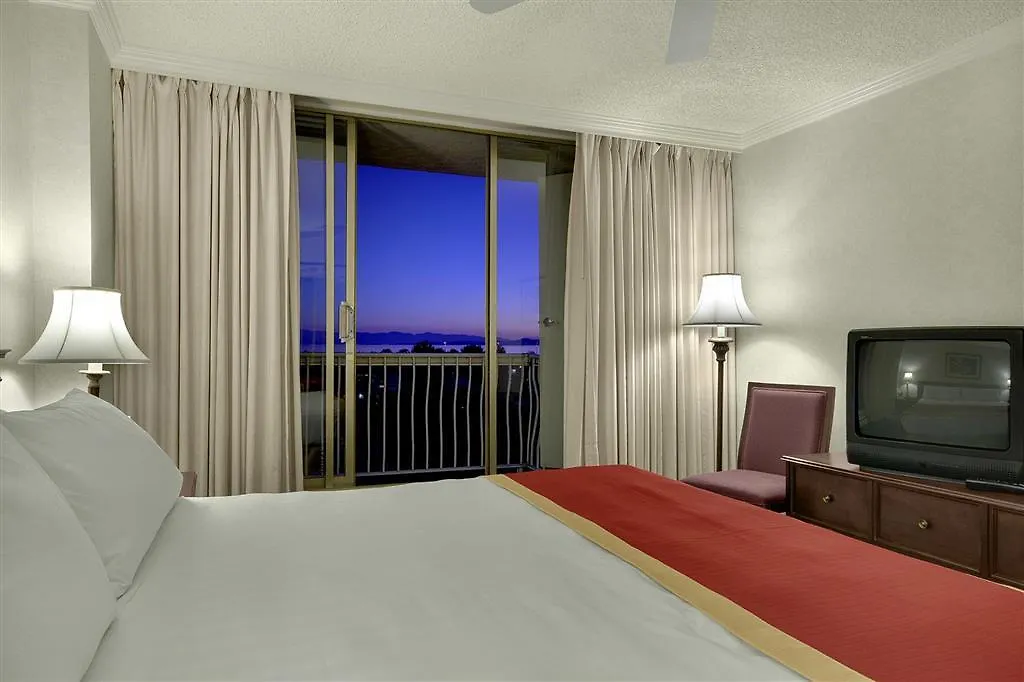 Harbour Towers Hotel & Suites Виктория Канада