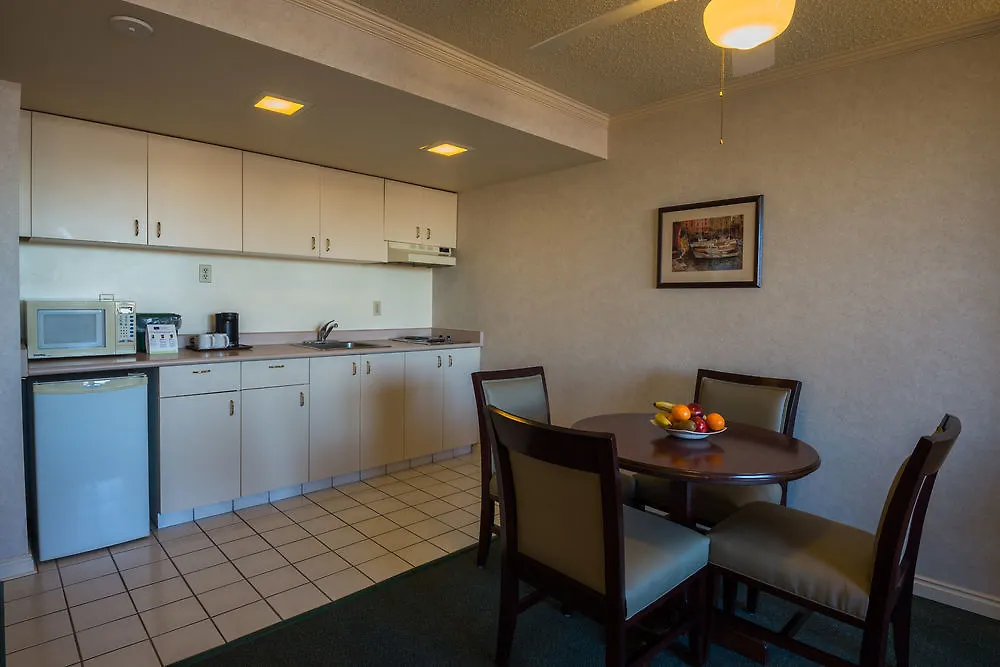 Harbour Towers Hotel & Suites Виктория