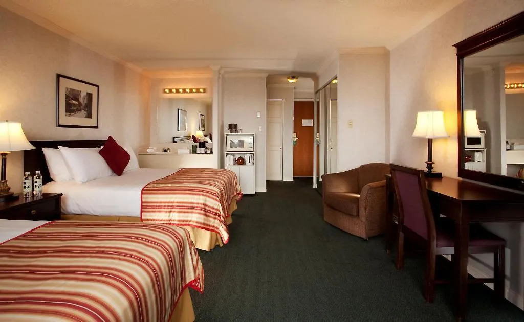 Harbour Towers Hotel & Suites Виктория