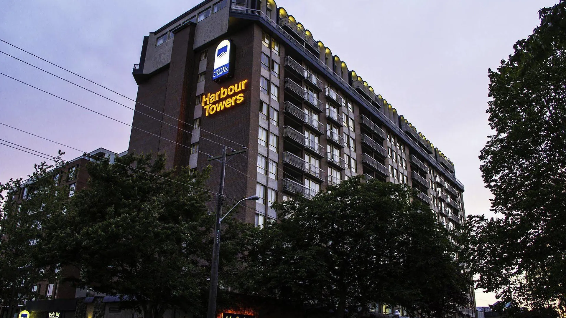 ***  Harbour Towers Hotel & Suites Виктория Канада